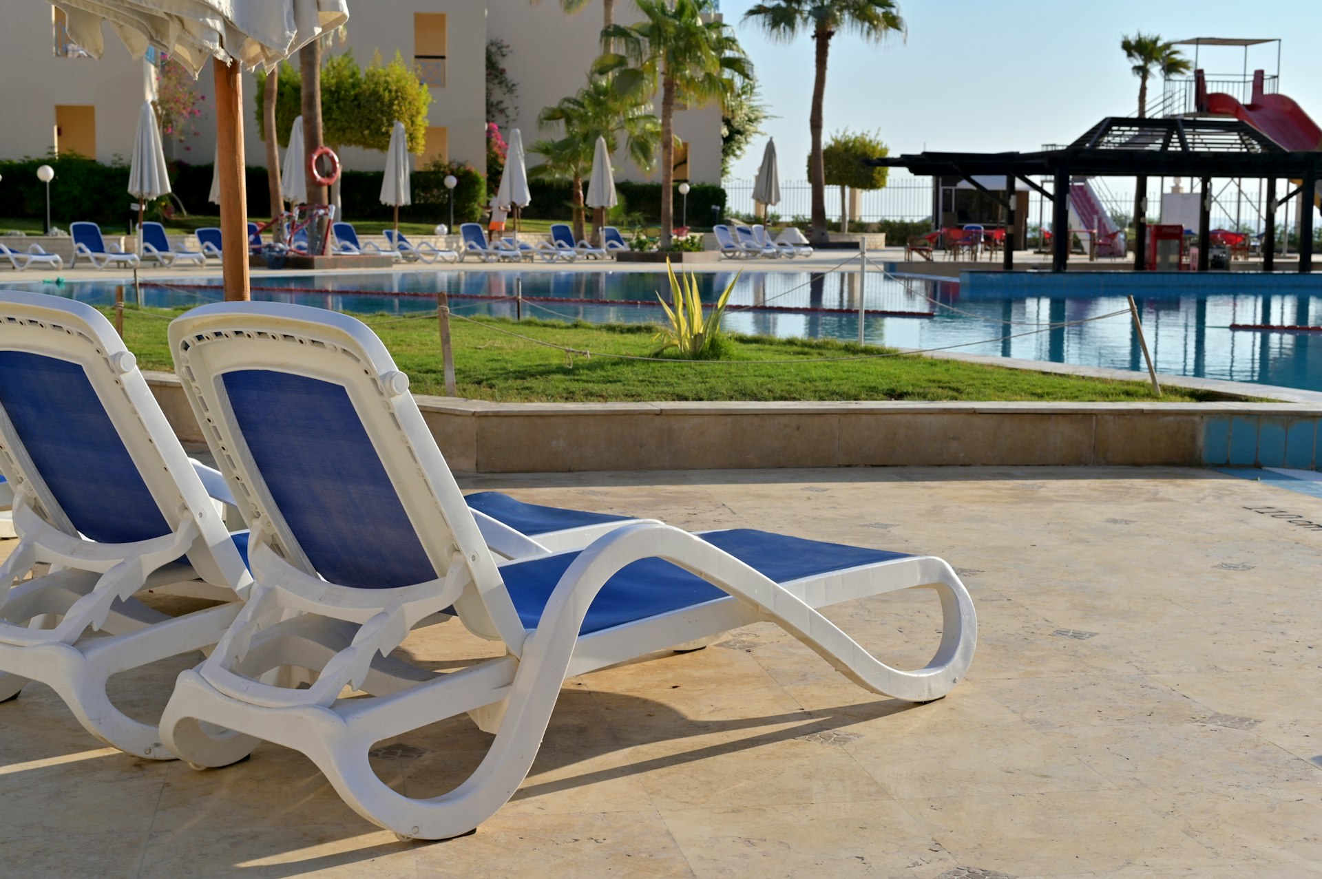 China PP resin outdoor poolside lounge furniture